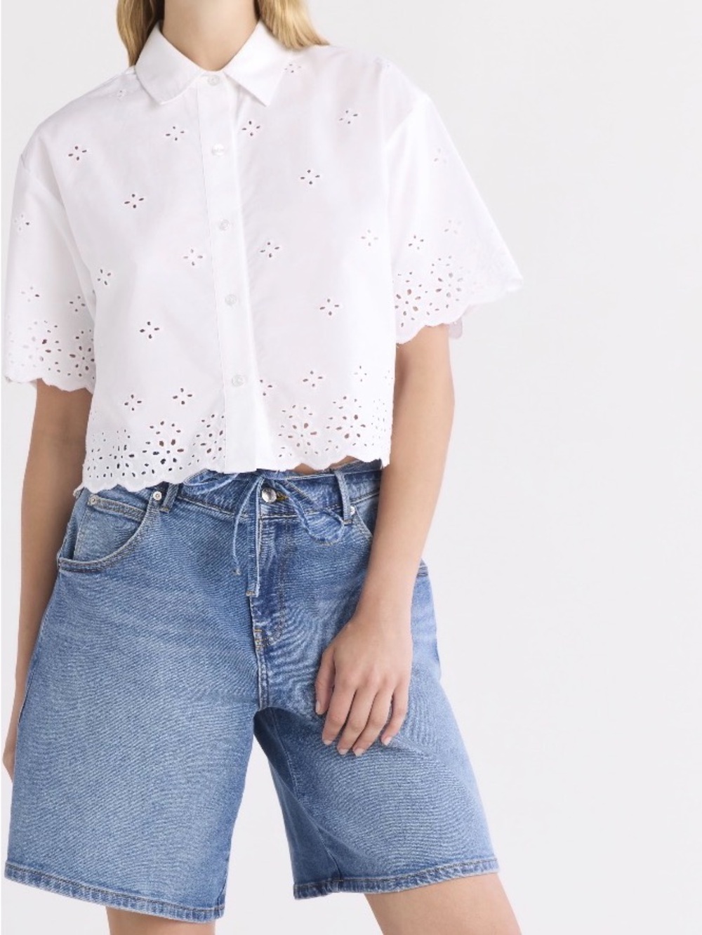 Free Assembly White Cropped Eyelet Button Down Top(Size Medium) - Picture 2 of 8